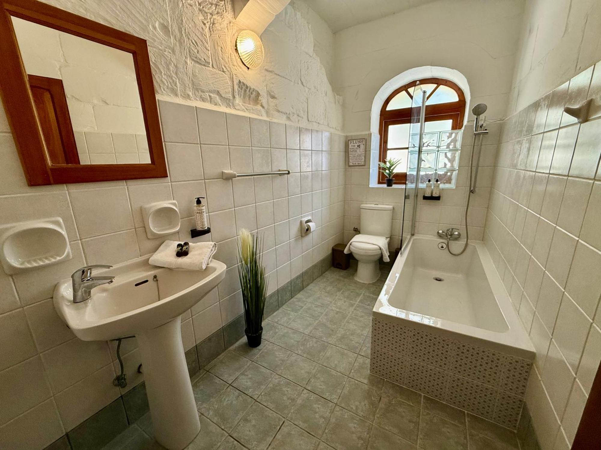 Ta' Matmura B&B Gharb  Bagian luar foto